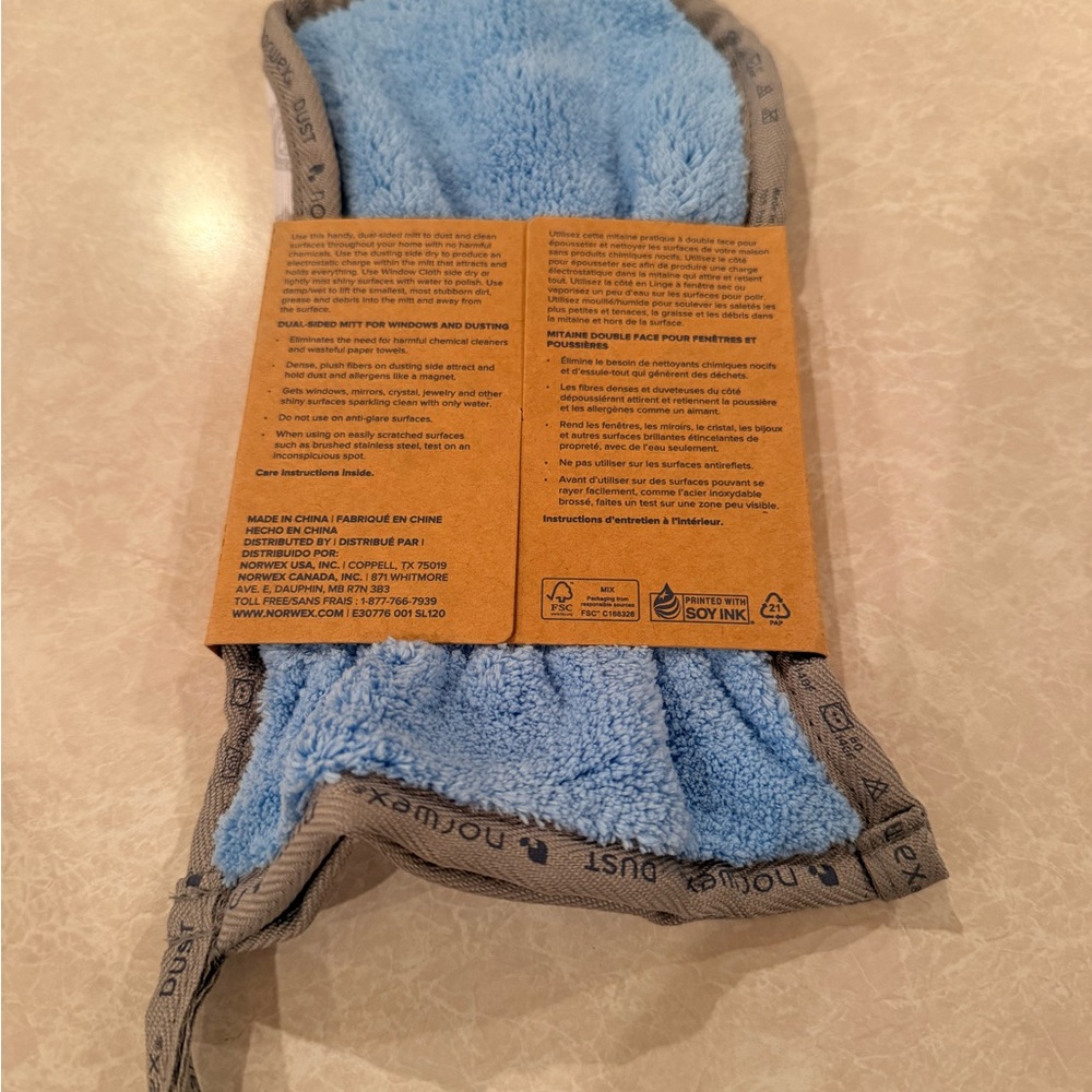 Norwex Dual-Sided Mitt with Blue and White Design - Picture 3 of 4
